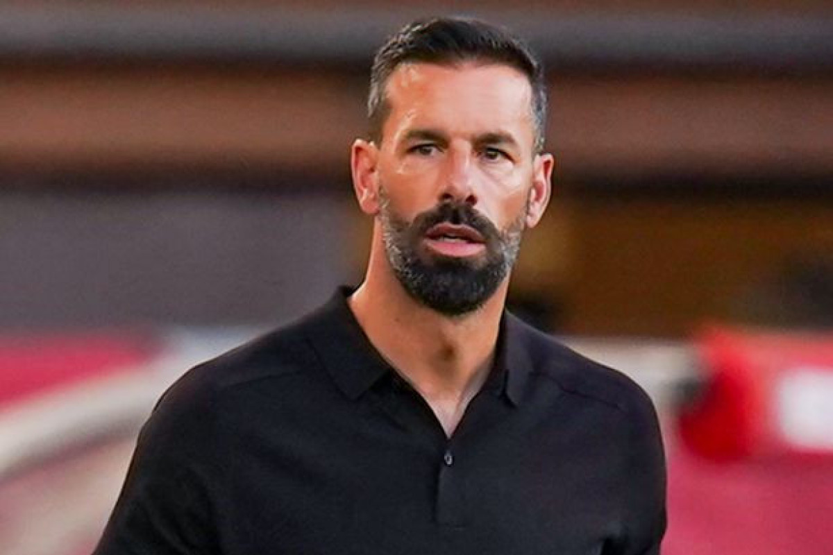 Rud van Nistelroy istefa verib