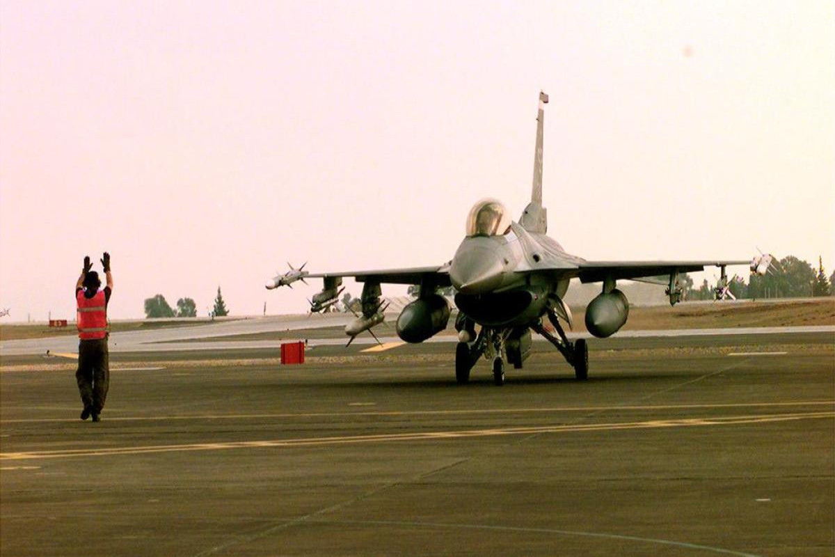 KİV: Britaniyada 20 ukraynalı pilot F-16 -ilə bağlı təlimlərə başlayacaq