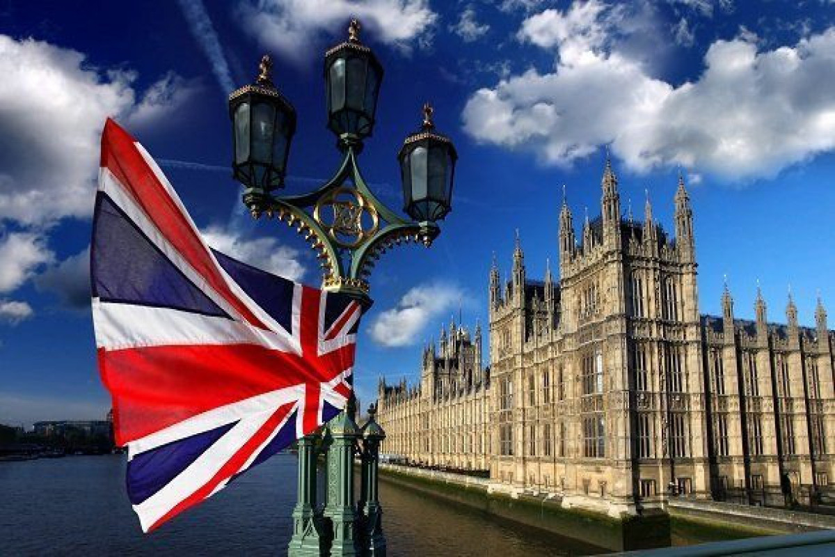 Ötən il Britaniyaya miqrasiya edənlərin sayı bilinib