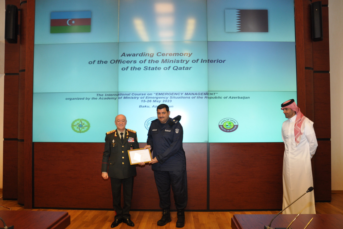 Кямаледдин Гейдаров вручил сертификаты катарским офицерам, прошедшим курс в Академии МЧС - ФОТО 