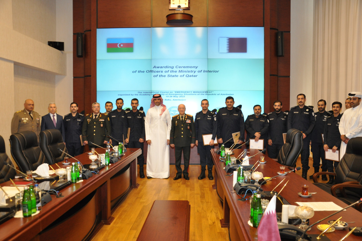 Кямаледдин Гейдаров вручил сертификаты катарским офицерам, прошедшим курс в Академии МЧС - ФОТО 