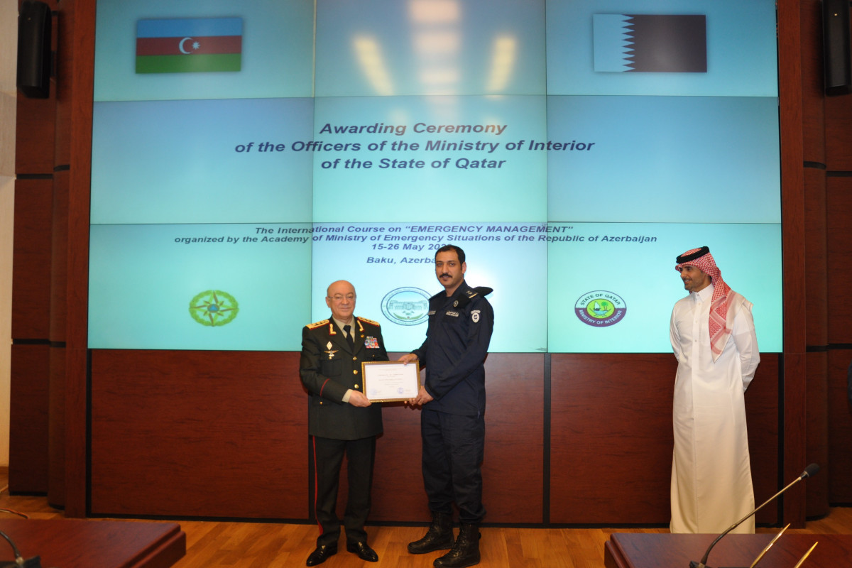 Azerbaijani Minister of Emergency Situations presented certificates to Qatari officers who completed courses at MES Academy