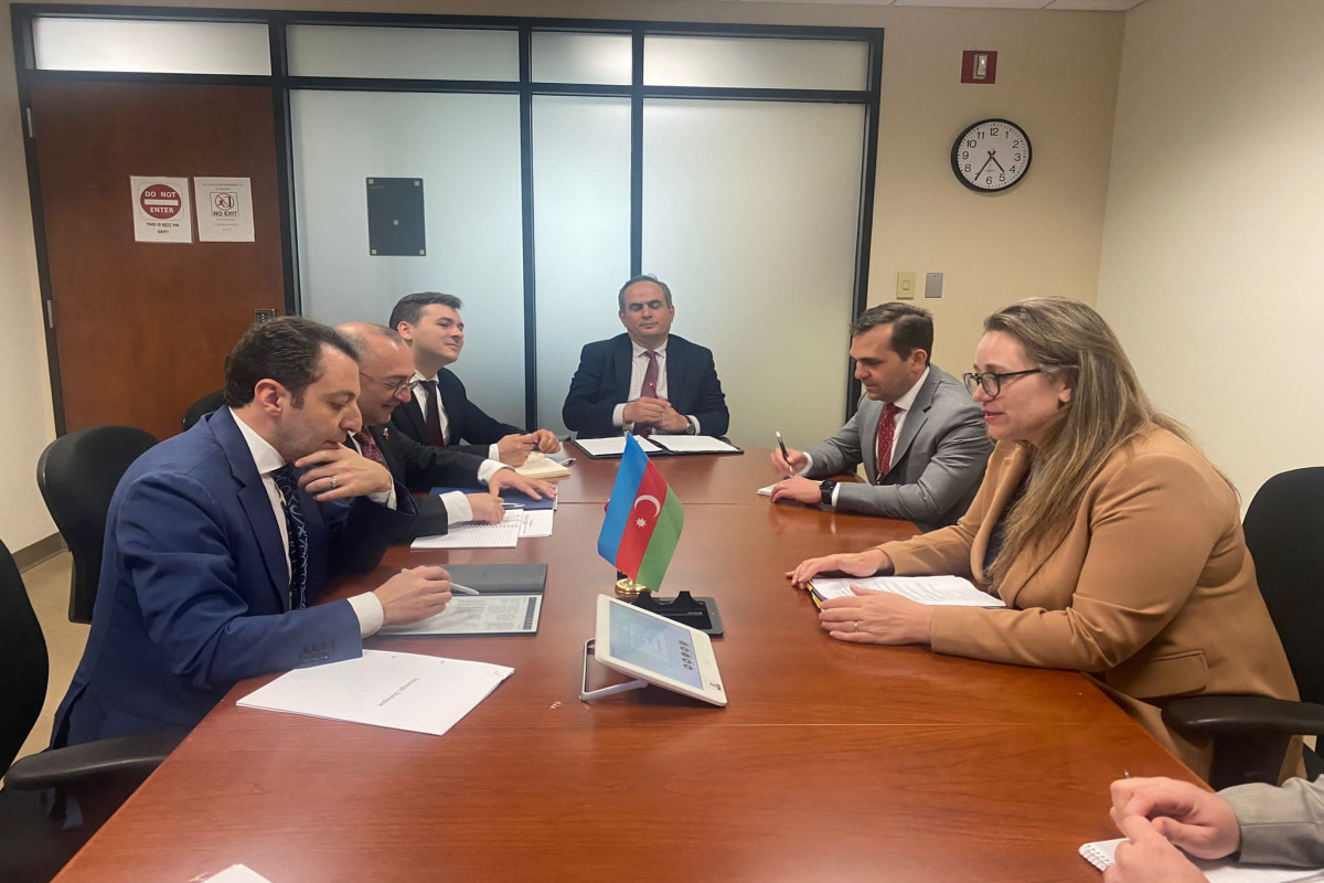 Замглавы МИД Азербайджана встретился с членами Палаты представителей Конгресса США