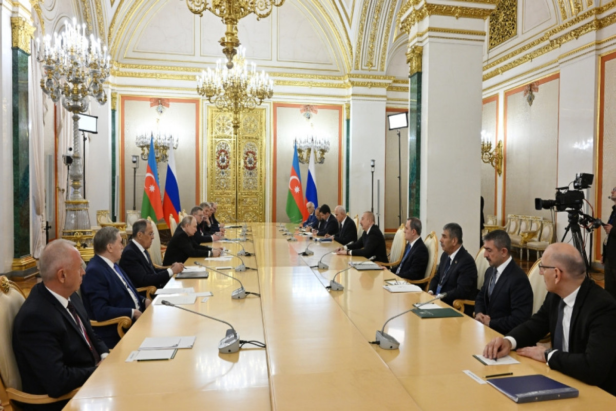 President Ilham Aliyev’s meeting with President Vladimir Putin kicked off in Moscow