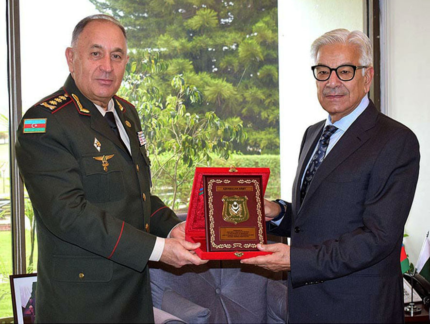 Kərim Vəliyev Pakistanın müdafiə naziri ilə görüşdü - FOTOLAR 2 Kərim Vəliyev Pakistan müdafiə naziri ilə Ermənistanın törətdiyi təxribatları müzakirə edib - FOTO