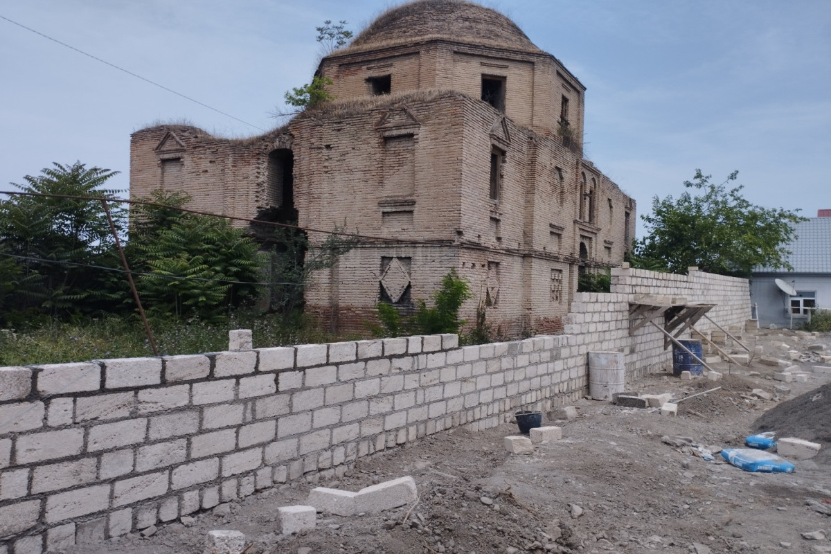 Tarixi abidənin mühafizə zonasında aparılan qanunsuz tikinti işlərinin qarşısı alınıb