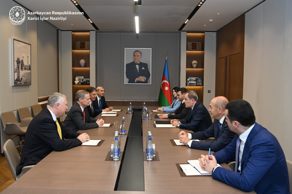 Azerbaijani FM meets with David Bednar