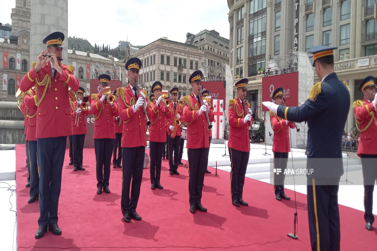 В Тбилиси состоялся военный парад по случаю Дня независимости Грузии-ФОТО 