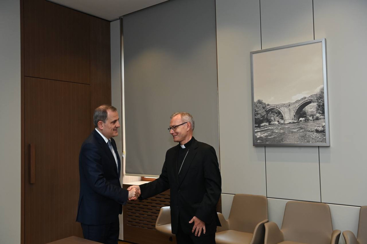 Джейхун Байрамов встретился с апостольским нунцием Святого Престола в Азербайджане-ФОТО 
