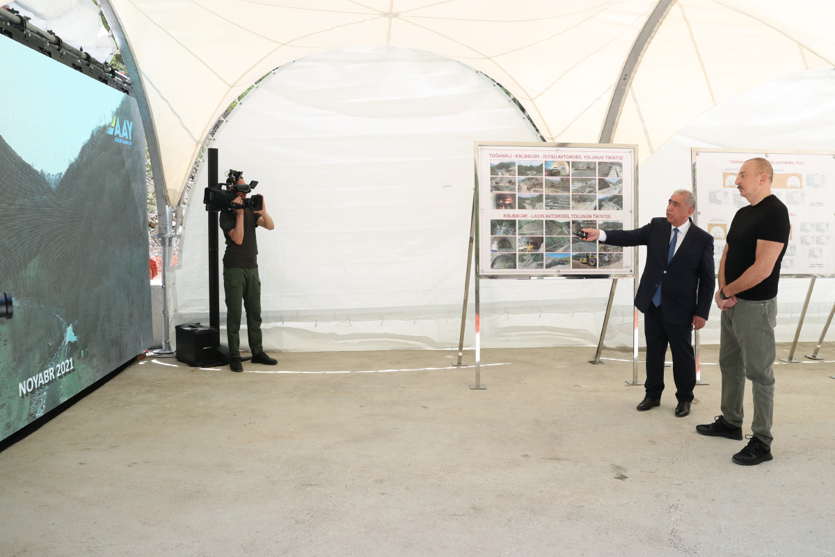 Президент Ильхам Алиев ознакомился с туннелями, построенными на автодороге Тоганалы-Кяльбаджар-Истису и с работой, проделанной на автодороге Кяльбаджар-Лачин -ОБНОВЛЕНО 