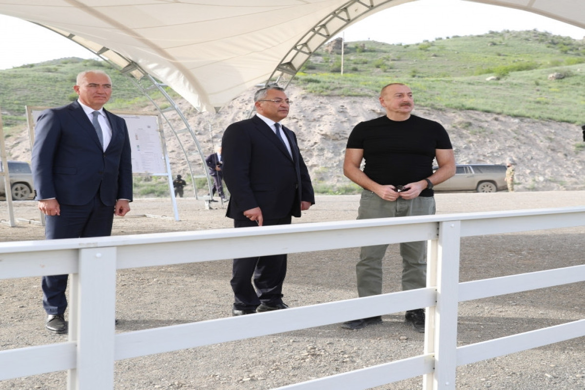 Президент ознакомился со строительными работами в селе Забух Лачинского района-ФОТО 