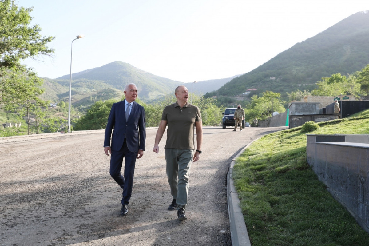 President Ilham Aliyev unveiled signs at intersection of Heydar Aliyev, Zafar and 28 May streets