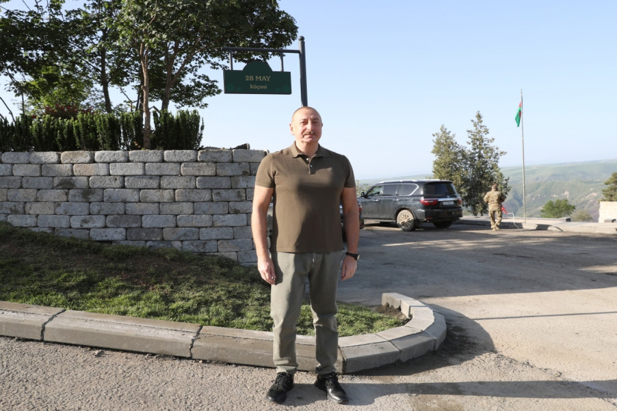 President Ilham Aliyev unveiled signs at intersection of Heydar Aliyev, Zafar and 28 May streets