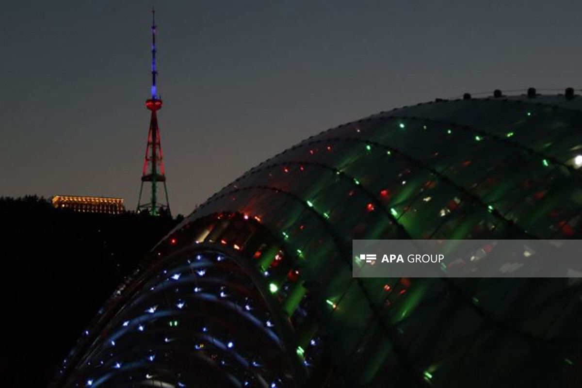 Телебашня Тбилиси освещена цветами азербайджанского флага-<span class="red_color">ФОТО