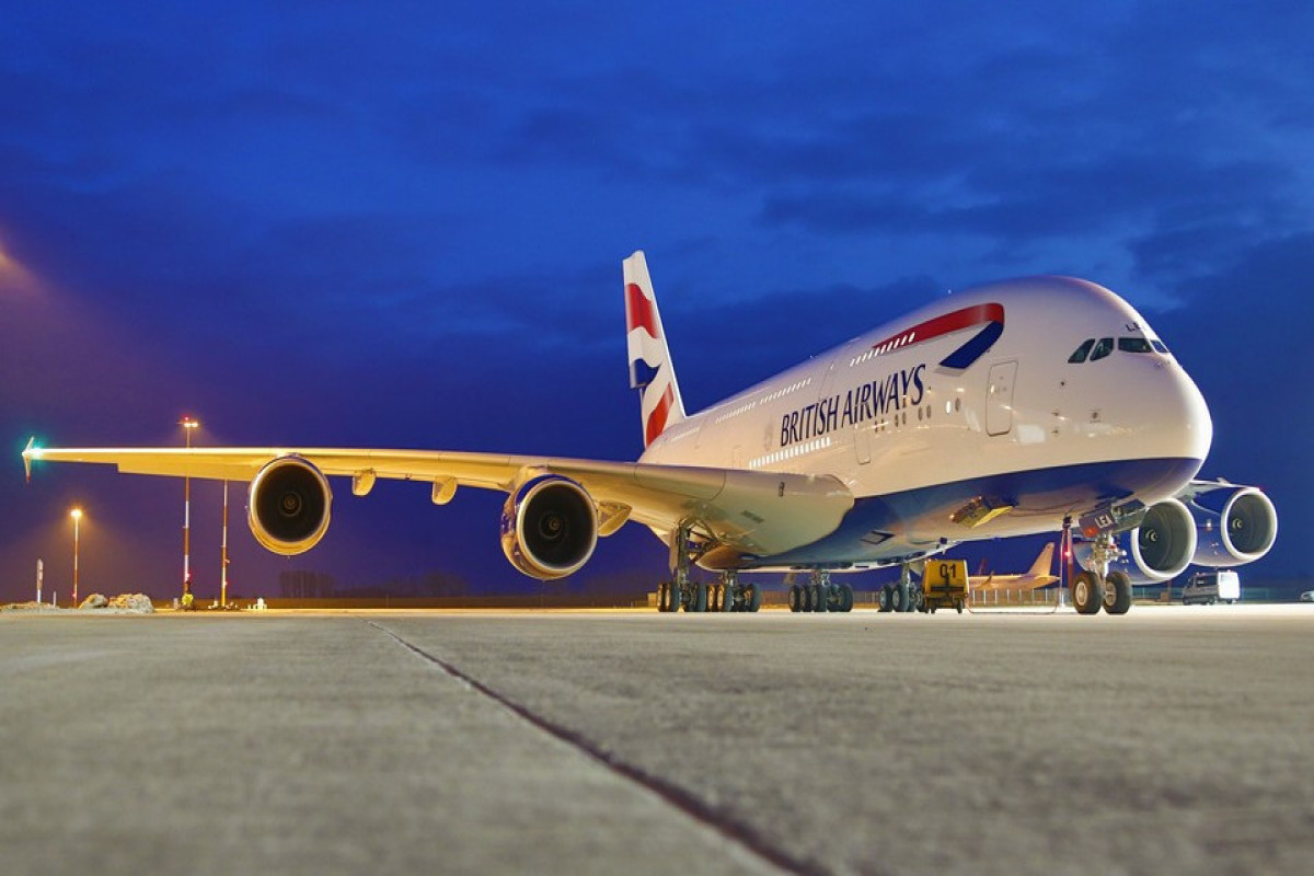 Самолет British Airways совершил экстренную посадку в Баку из-за ухудшения состояния здоровья пассажира