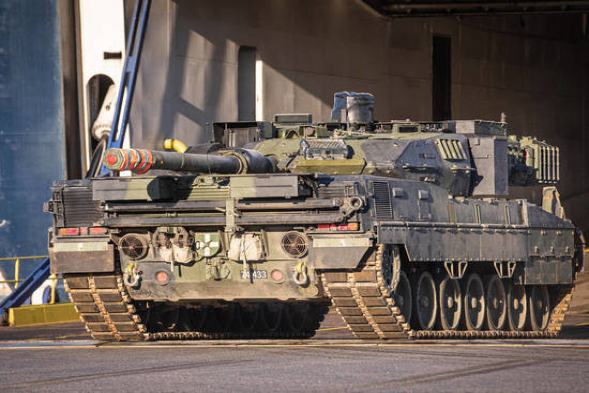 Украина получила около 60 западных танков