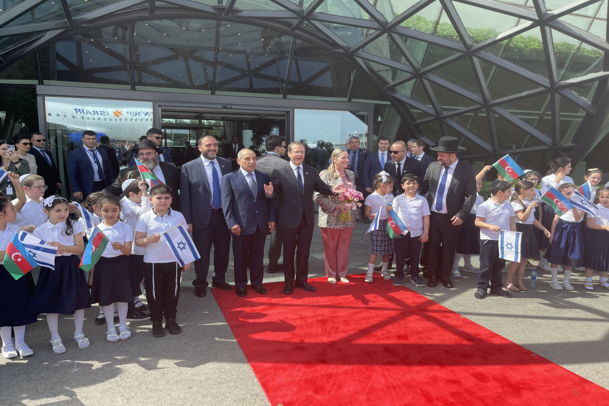 Президент Израиля Ицхак Герцог прибыл с официальным визитом в Азербайджан-ВИДЕО 