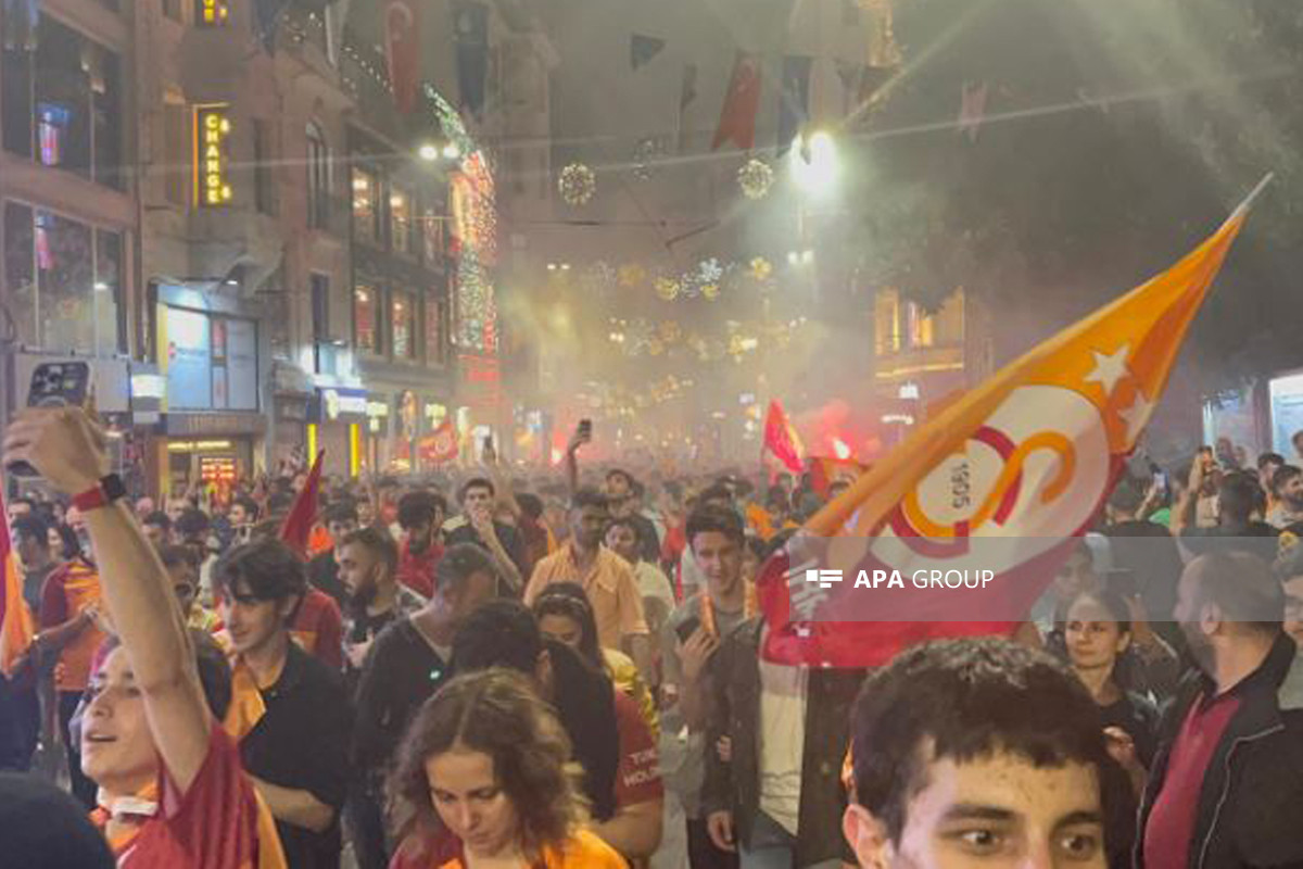 “Qalatasaray”ın qələbəsi İstanbulda izdihama səbəb olub - FOTO 