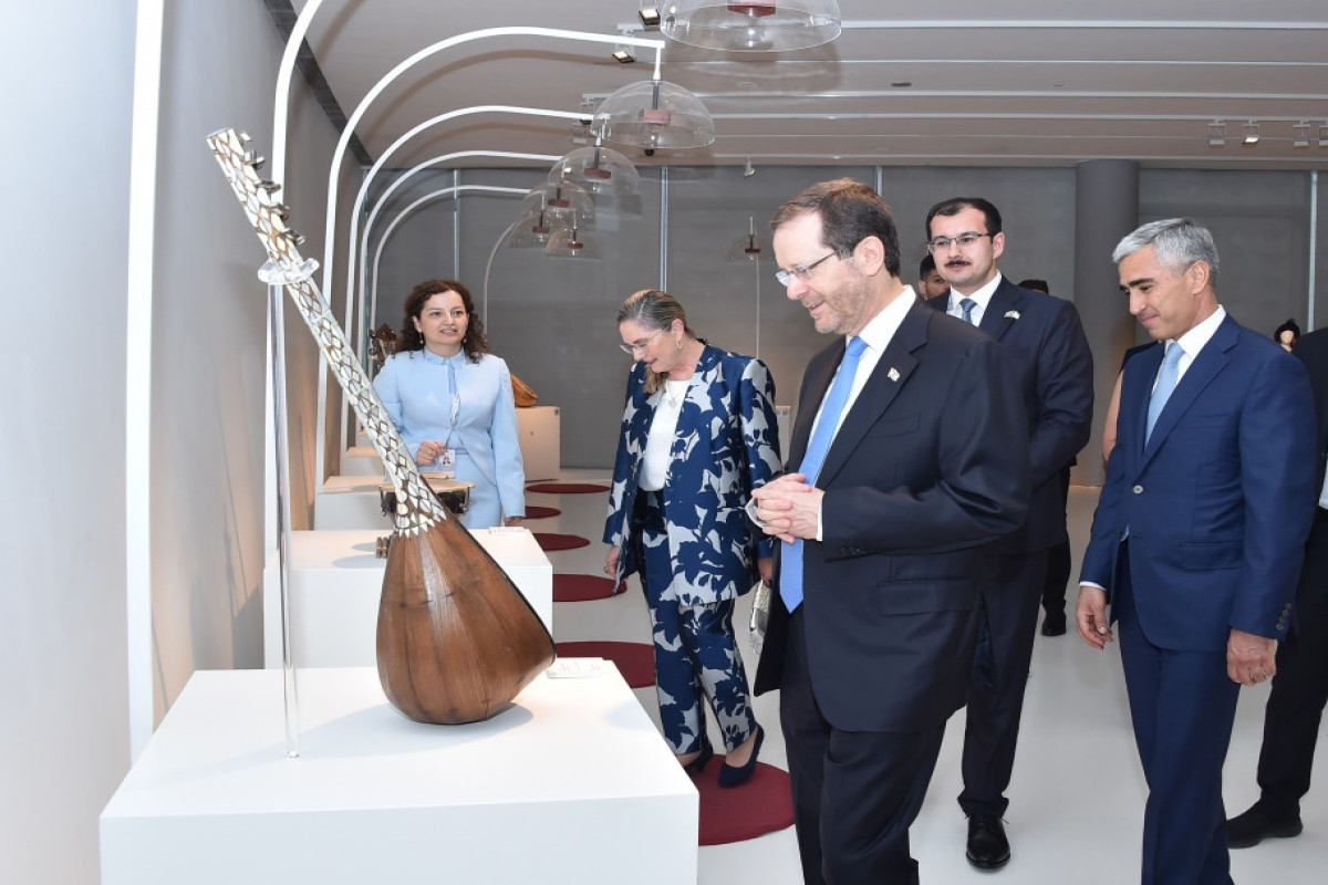 President of Israel and his spouse visit Heydar Aliyev Center-PHOTO 