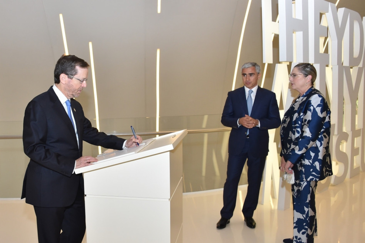 President of Israel and his spouse visit Heydar Aliyev Center-PHOTO 