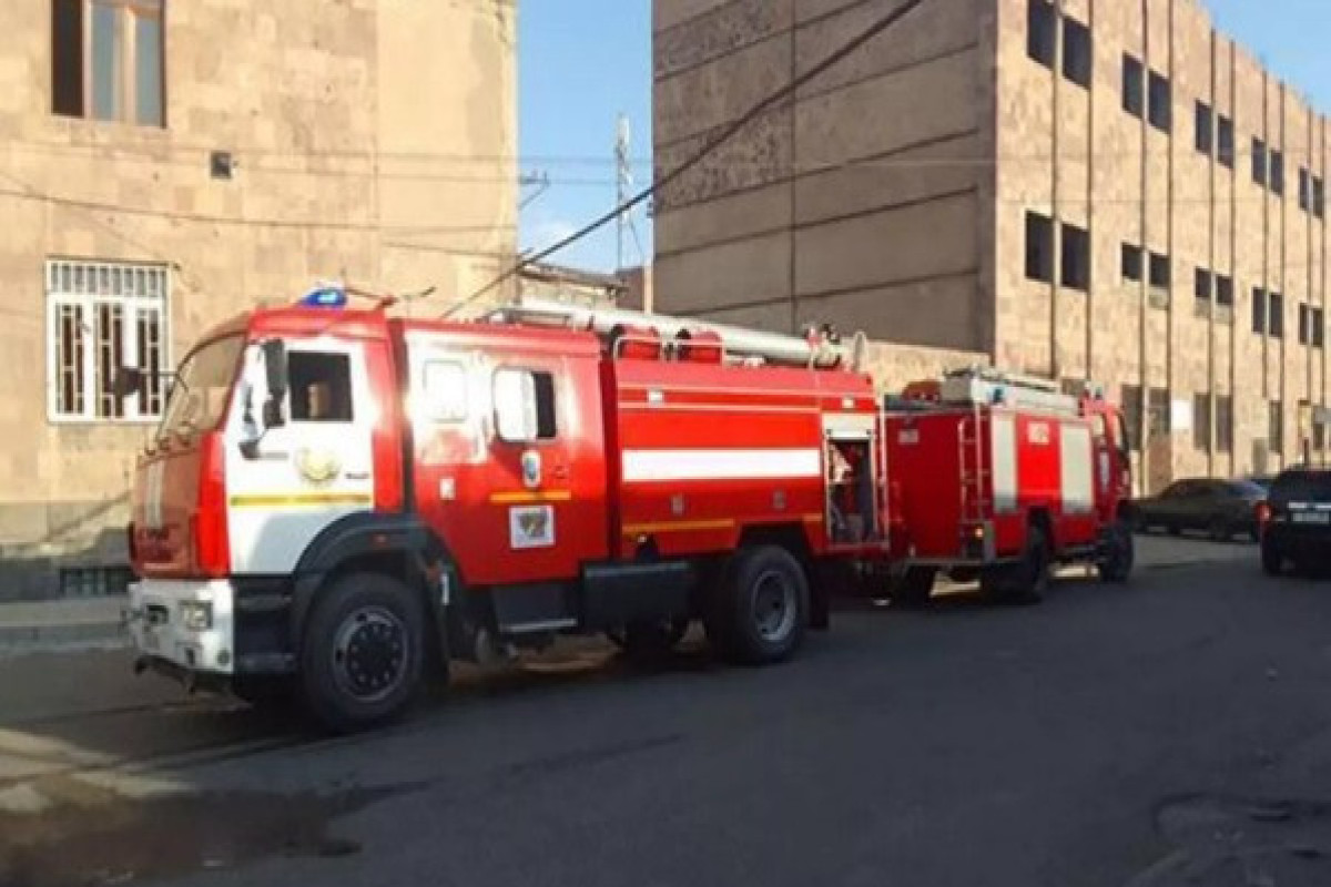 İrəvanda çoxmərtəbəli binada yanğın baş verib, ölən və yaralananlar var