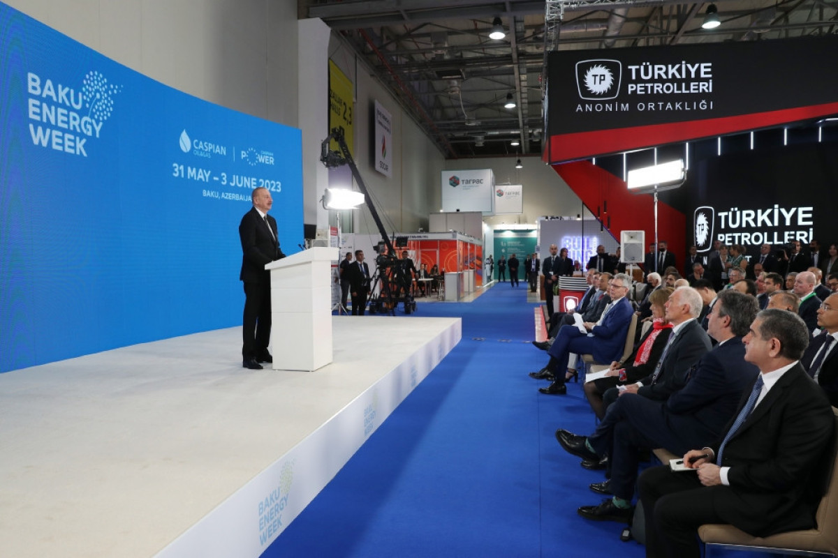 Президент: Выставка «Нефть и газ Каспия» стала первым мероприятием, которое представило Азербайджан энергетической общественности мира