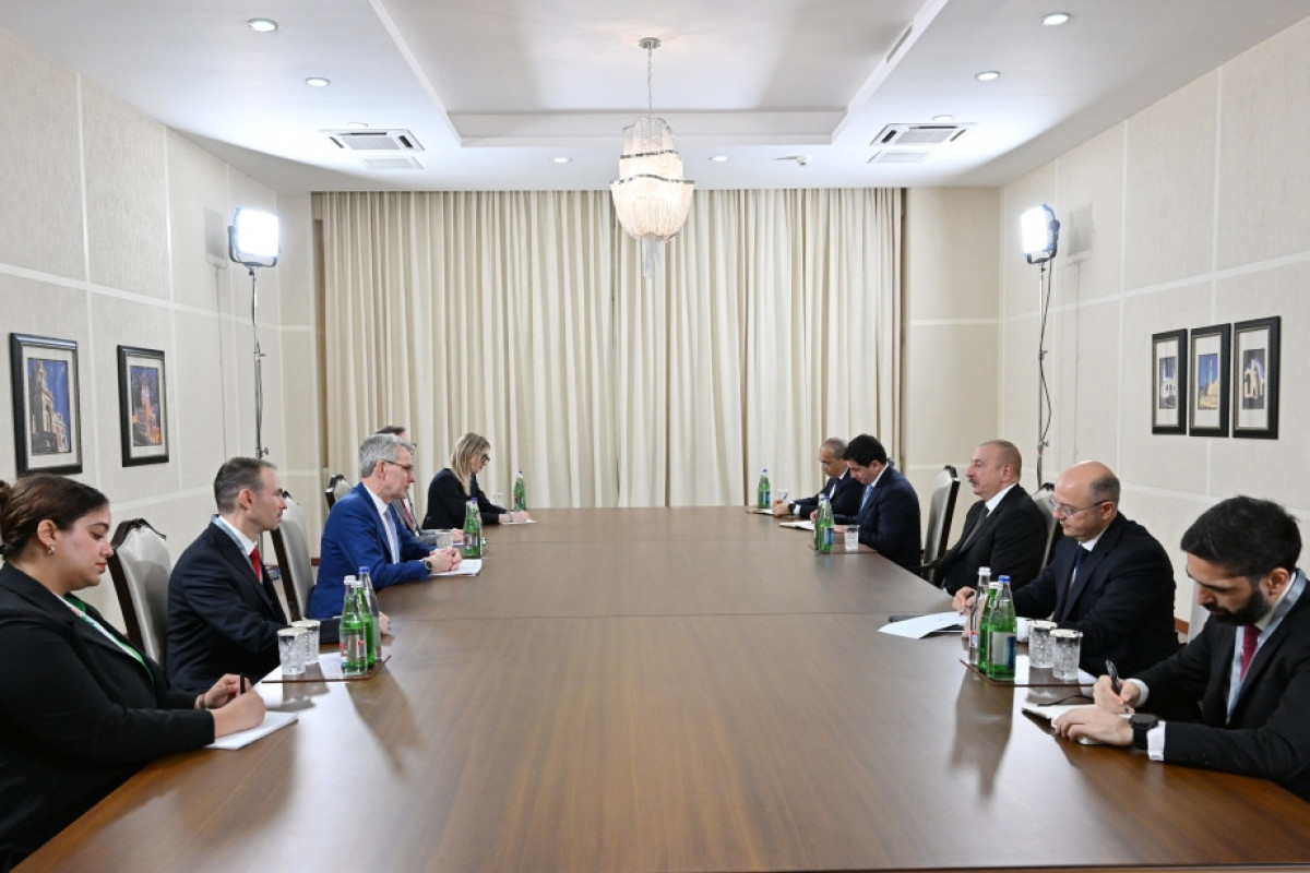 Президент Ильхам Алиев принял помощника госсекретаря США по энергетическим ресурсам