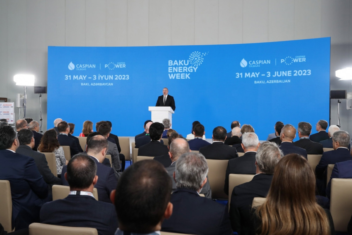 Prezident: Hazırda Azərbaycan “yaşıl enerji” ixracına dair layihələr həyata keçirməklə neft-qaz tarixindəki uğurunu təkrarlayır