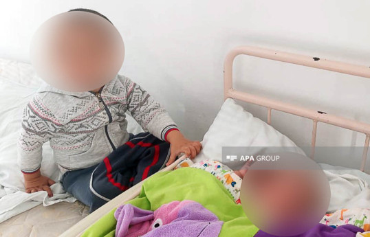 Gəncədə nənənin küçəyə atdığı azyaşlı bacı-qardaşın vəziyyəti açıqlanıb