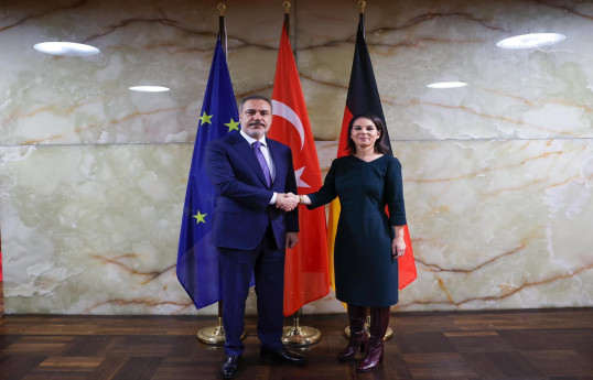 Türkiyə və Almaniya XİN başçıları Aİ-nin konfransı çərçivəsində görüşüb