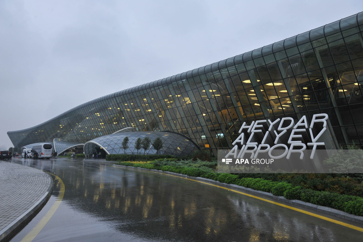 International baku. Аэропорт имени Гейдара Алиева. Аэропорт Гейдар Алиев, Баку, Азербайджан. Аэропорт Гейдар Алиев. Аэропорт Гейдара Алиева Баку.