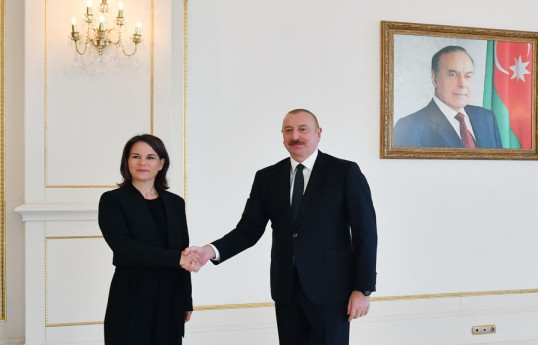Prezident Azərbaycanın Ermənistanla sülh müqaviləsinin imzalanmasını dəstəklədiyini Berbokun diqqətə çatdırıb