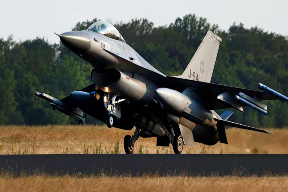 Niderland Ukrayna üçün 5 F-16-nı Rumıniyaya göndərib