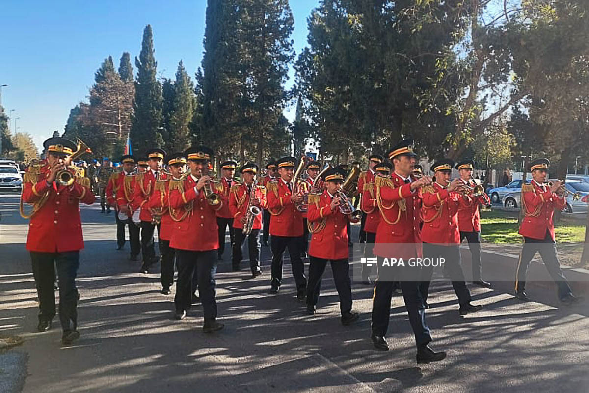 Zəfər Günü ilə bağlı Gəncədə yürüş keçirilib - FOTO  - YENİLƏNİB 
