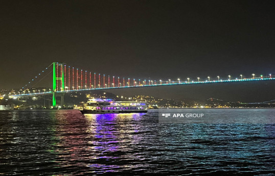 İstanbulda məşhur körpü Azərbaycan bayrağının rənglərində işıqlandırılıb - YENİLƏNİB  - VİDEO 