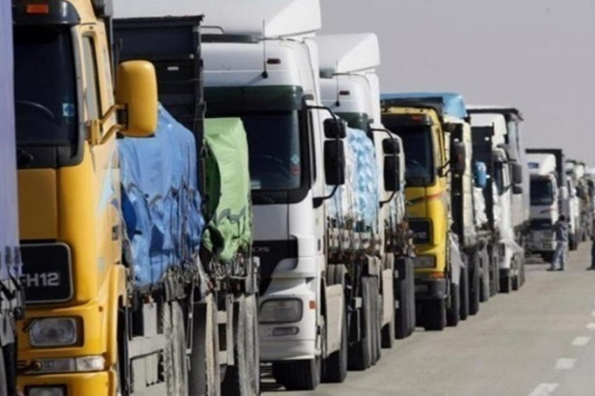 Ukrayna-Slovakiya sərhədində yük maşınlarının 16 kilometrlik növbəsi yaranıb