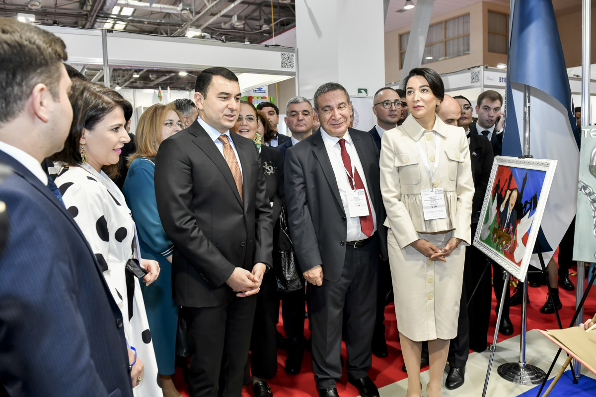 UNEC 9-cu Bakı Beynəlxalq Kitab Sərgisində iştirak edir - FOTO 
