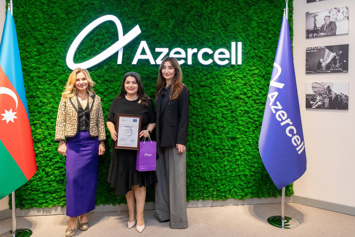 "Azercell"in jurnalistlər üçün təşkil etdiyi növbəti ingilis dili kursları başa çatıb - FOTO 