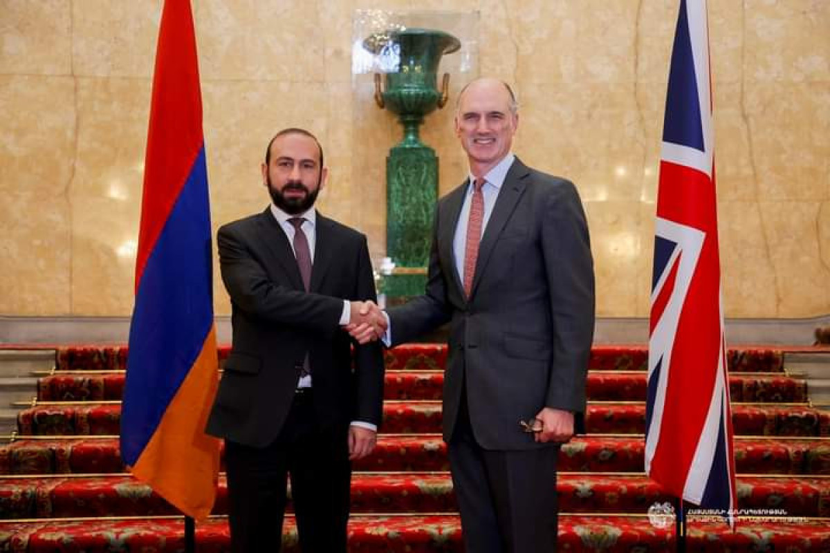 Mirzoyan britaniyalı nazirə "Sülhün kəsişməsi" layihəsini təqdim edib