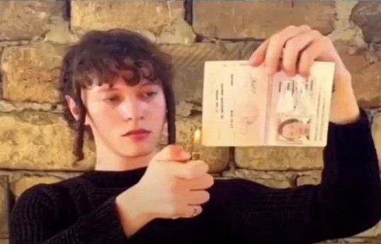 Rusiya pasportunu yandıraraq Ermənistana qaçan müğənni geri qayıtmağa qərar verib