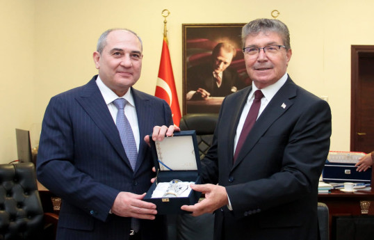ŞKTC Baş naziri ilə YAP və AKP nümayəndə heyətləri arasında görüş keçirilib