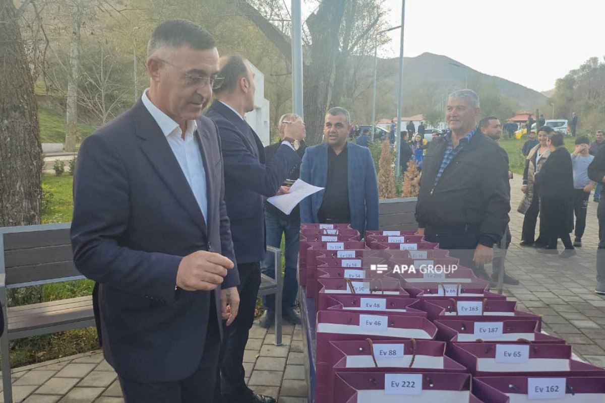 Zabuxa yola salınan köç karvanı Laçına çatıb, evlərin açarları təqdim edilib - YENİLƏNİB-1  - VİDEO 