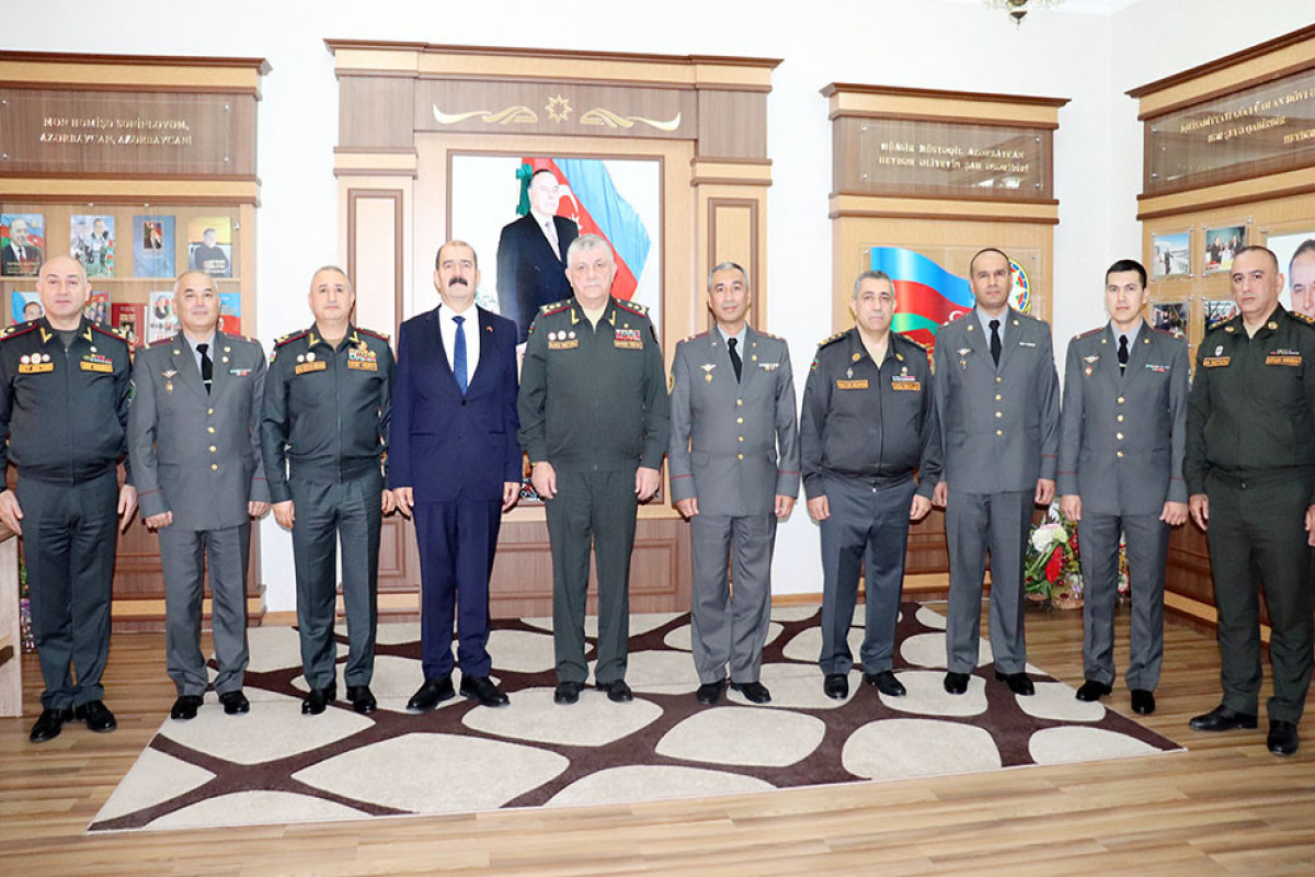 Azərbaycanla Özbəkistan arasında hərbi təhsil sahəsində əməkdaşlıq müzakirə olunub