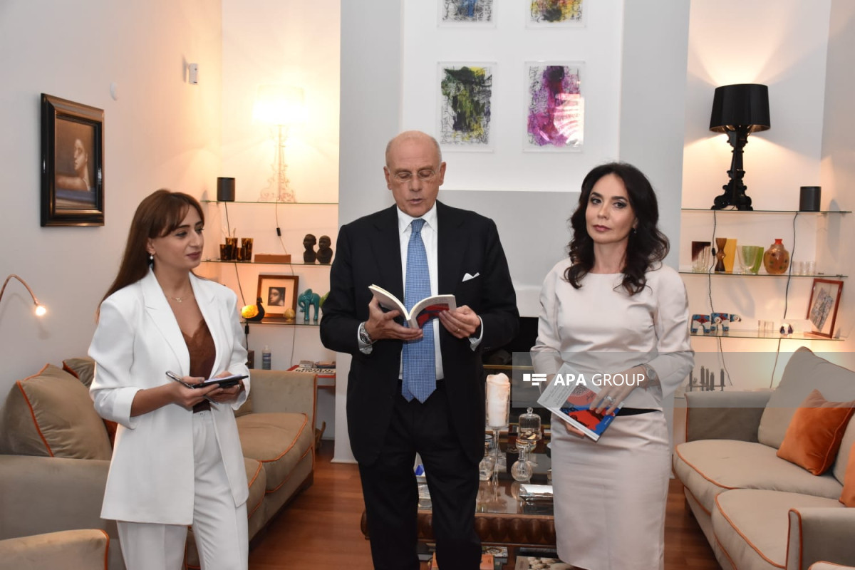 Müasir Azərbaycan və İtaliya şeirlərindən ibarət toplunun təqdimatı keçirilib  - FOTO 