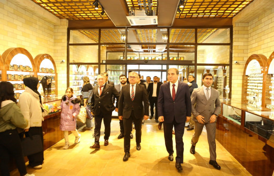 Gəncədə ticarət kompleksi yeni görkəmdə istifadəyə verilib