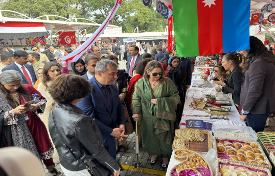 Pakistanın birinci xanımı və XİN rəhbəri Azərbaycan stendini ziyarət edib