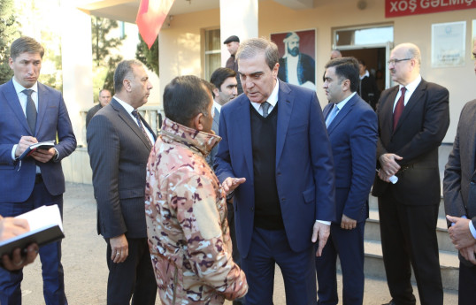 Gəncənin icra başçısı vətəndaşların müraciətlərini dinləyib