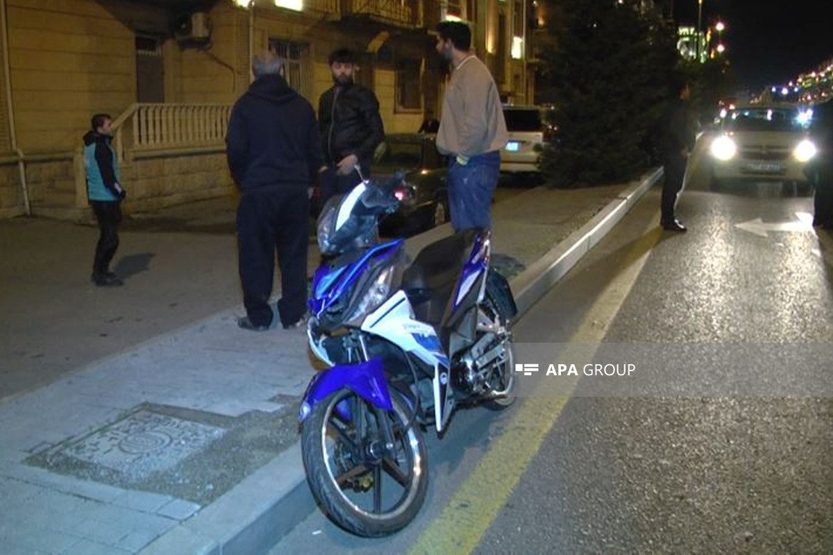 Bakıda piyadanı vuran motosiklet sürücüsü xəsarət alıb - FOTO 