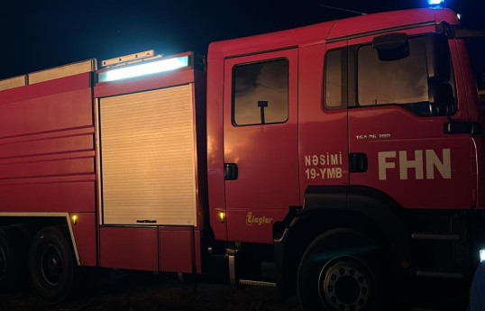 FHN: Bakıda taxta bazarında yanğının yayılmasının qarşısı alınıb