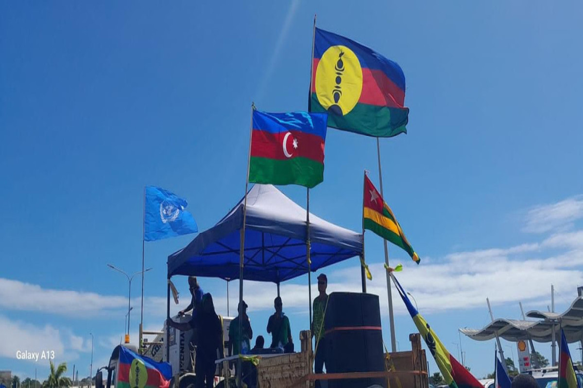 Yeni Kaledoniya paytaxtında Fransa əleyhinə aksiyada ilk dəfə Azərbaycan bayrağı dalğalandırılıb - FOTO  - VİDEO 